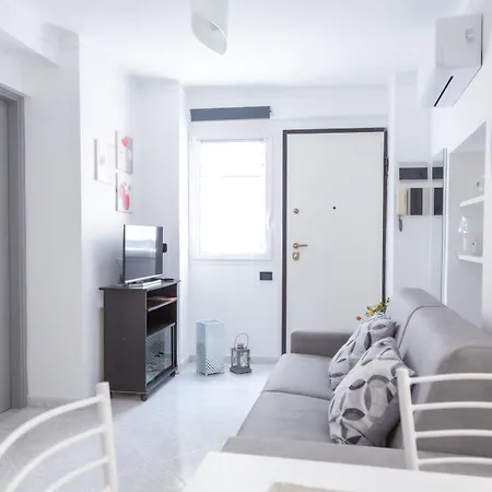 Casa Liri -centrale, Moderna, 5min Spiaggia, Ariston- Casa de Férias Sanremo