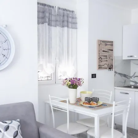 Σπίτι διακοπών Casa Liri -centrale, Moderna, 5min Spiaggia, Ariston- *